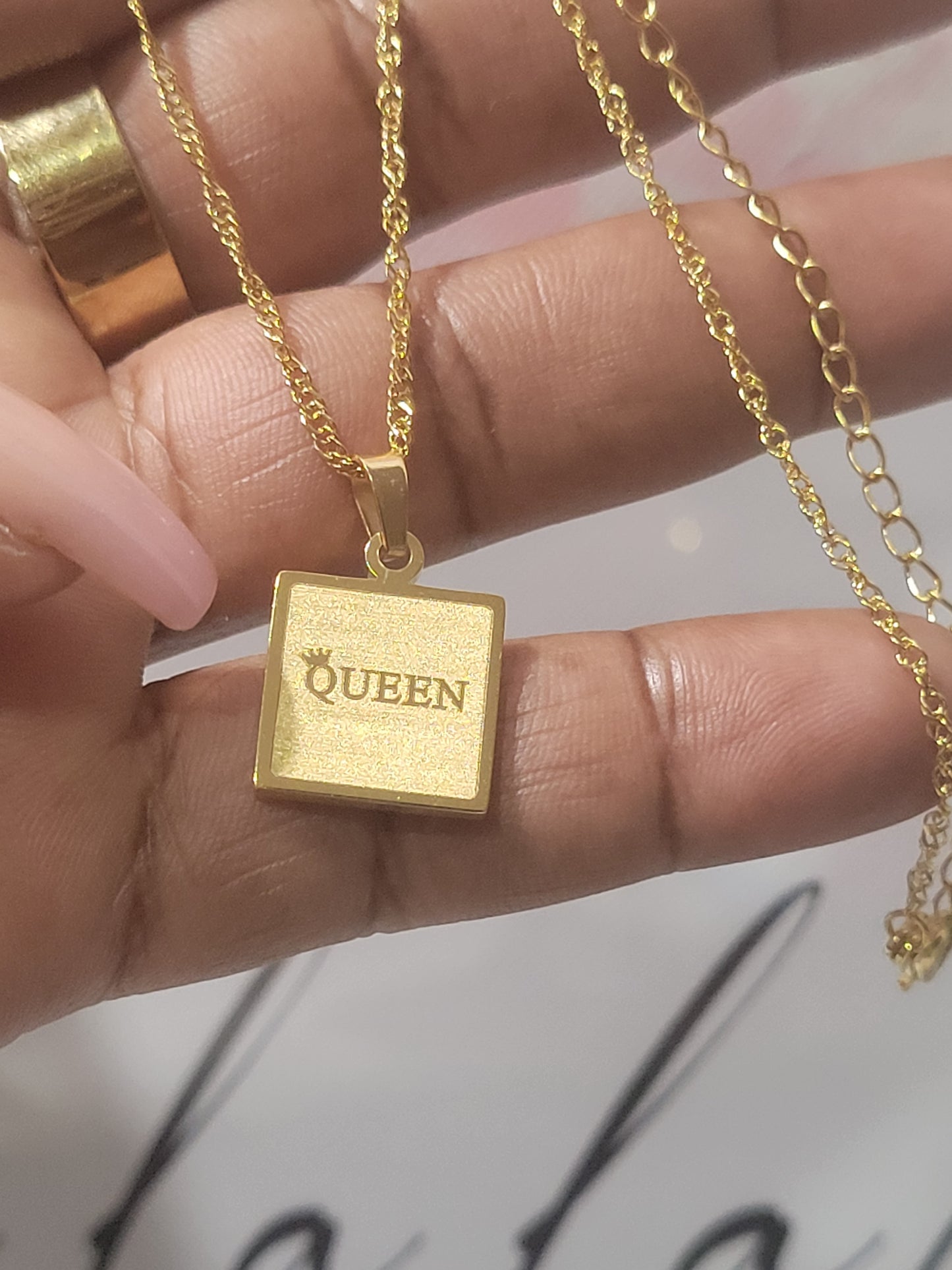 QUEEN DIONA CHARM