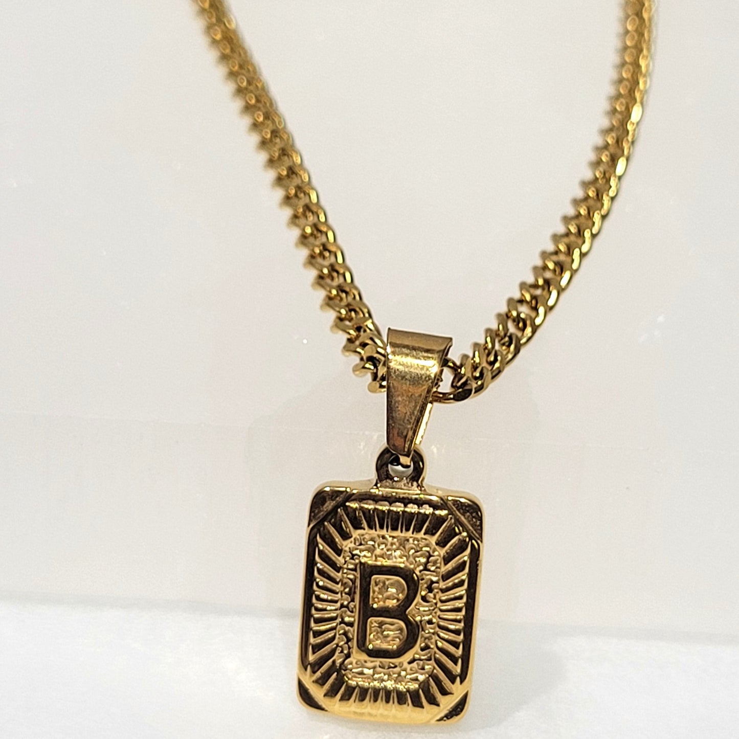 18K GOLD INITIAL PENDANT NECKLACE